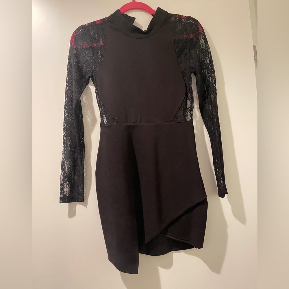 This beautiful dress is in a very good condition worn only couple of times.